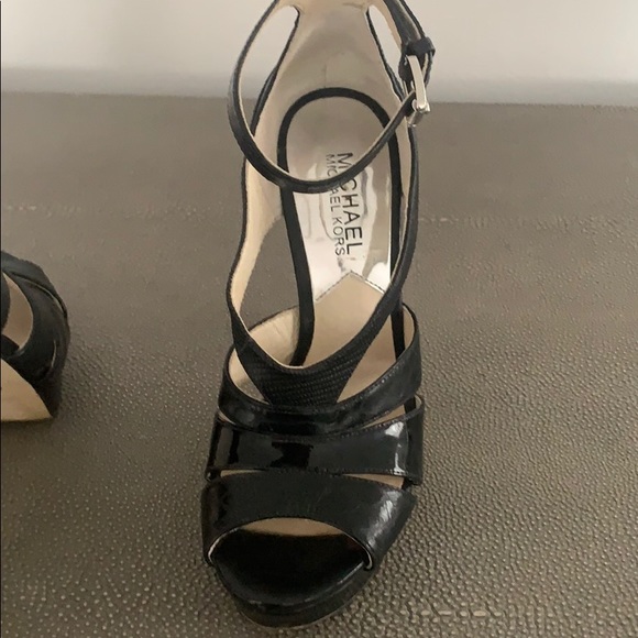 Michael Michael kors, platform, ankle strap. Sz 5 - Picture 6 of 12